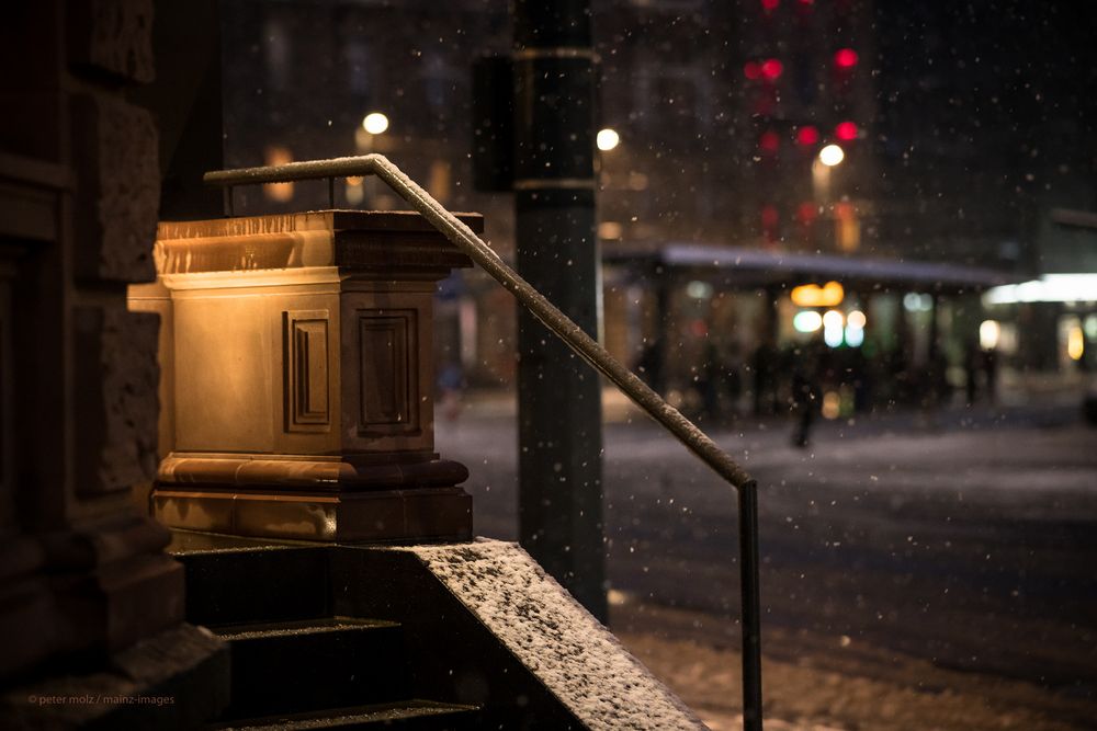 Mainz - Im Schneegestöber am Bahnhofplatz