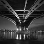 Mainz-Kastel: Unter der Theodor-Heuss-Brücke S/W