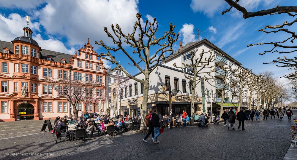 Mainz - Liebfrauenplatz mit Hintz+Kuntz und Fischtorstrasse im März 2020