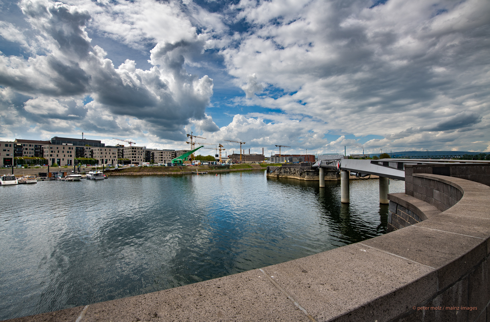 Mainz - Maihimmel über dem Zollhafen