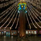 Mainz - Marktplatz mit weihnachtlich dekorierter Heunensäule