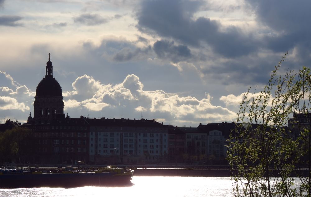 Mainz mit Sonne und Wolken