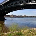 Mainz - unter der Theodor Heuss Brücke