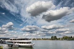 Mainz - Wolkenlandschaft über dem Rhein