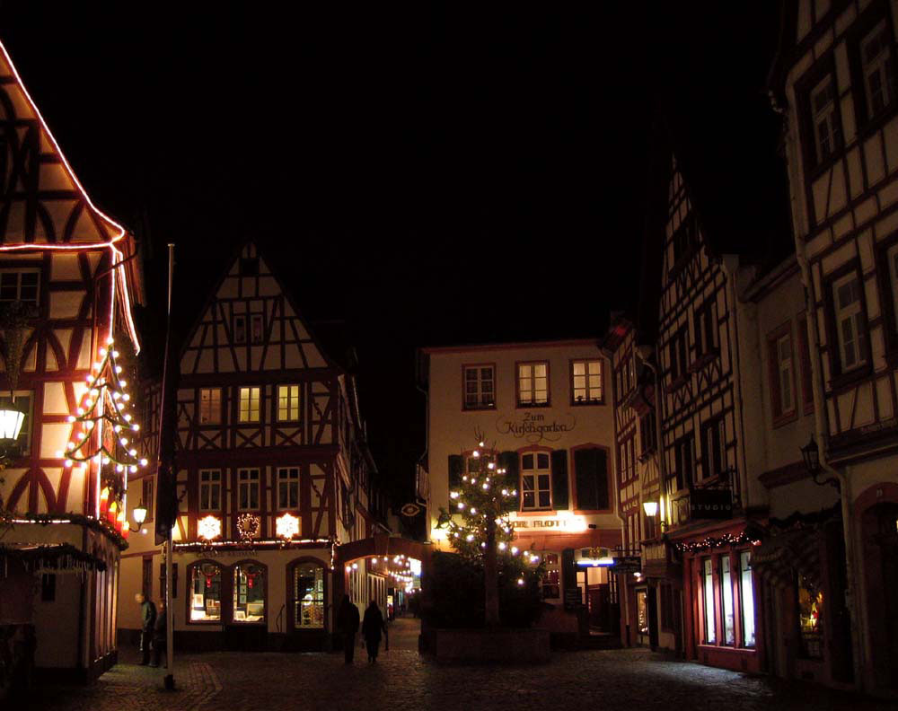 Mainzer Altstadt im Dezember bei Nacht