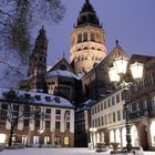 Mainzer Dom auf weißem Teppich