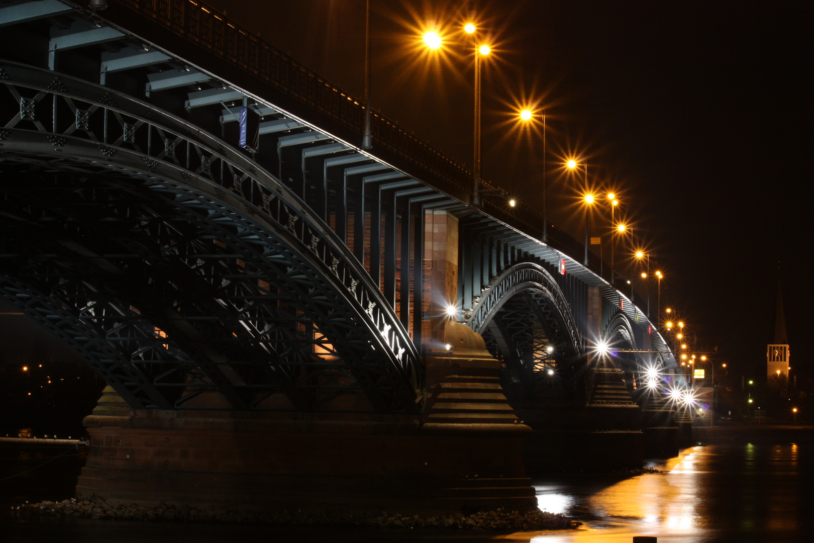 Mainzer Sicht auf die Theodor-Heuss-Brücke