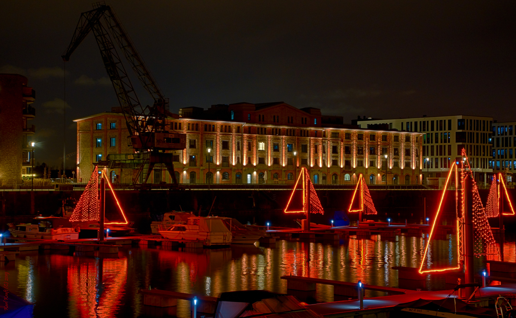 Mainzer Weinlager mit Lichtinstallation