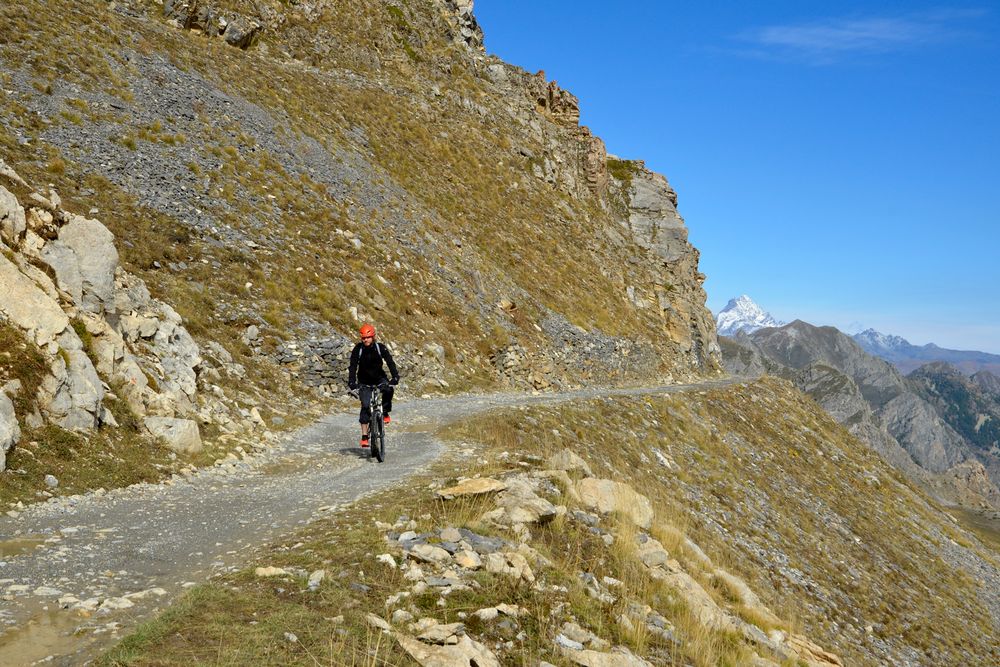 Maira-Stura Kamm Strasse (MSKS) mit Monte Viso