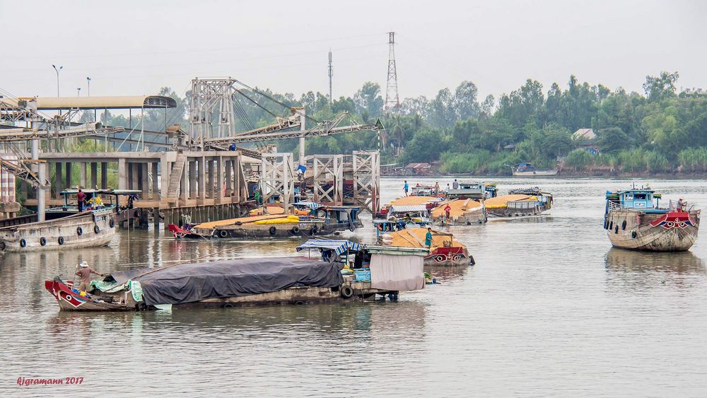 mais anlieferstelle.....oder: das leben im mekong delta....