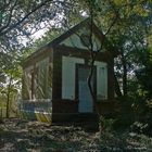 Maison close en forêt.