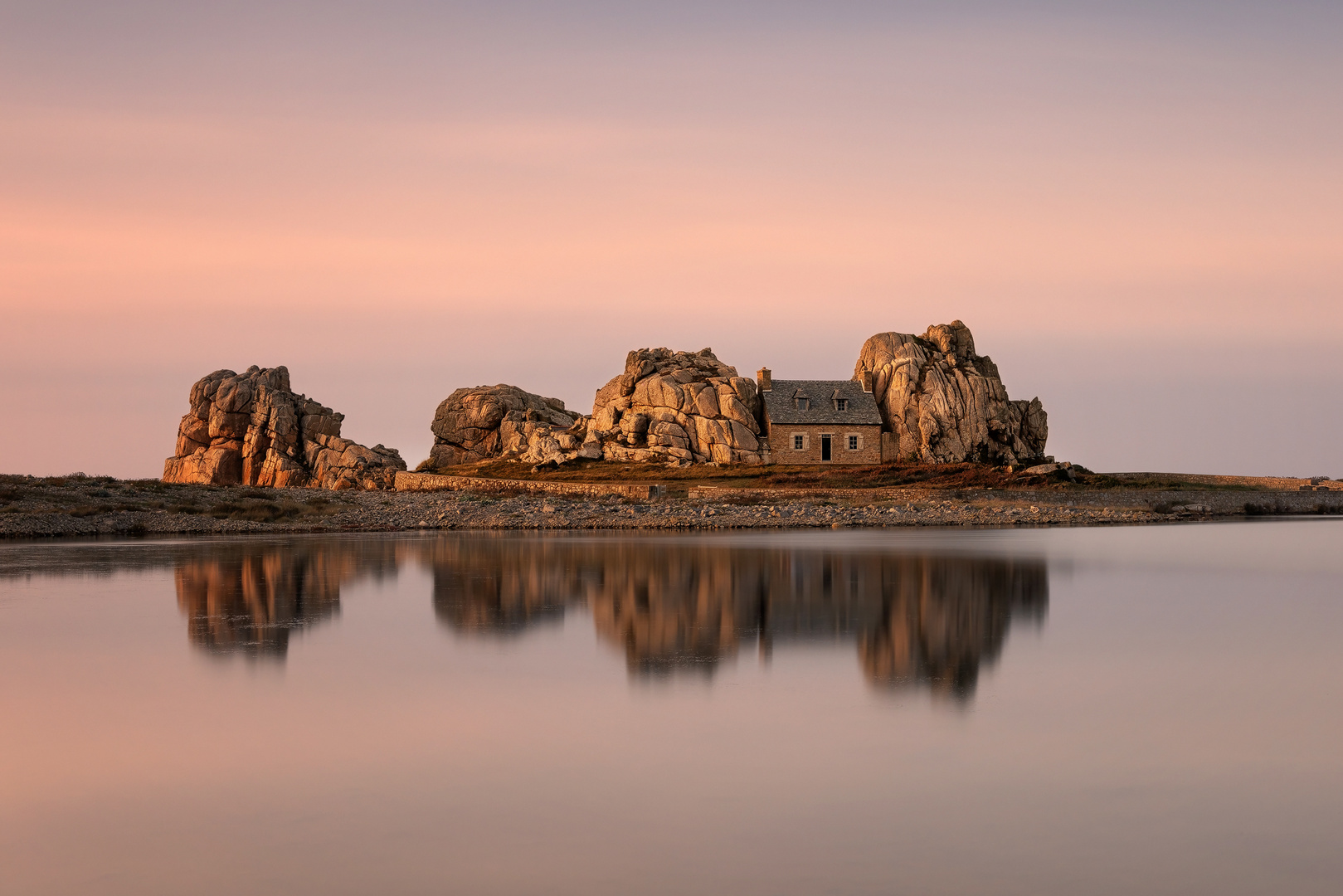 ...Maison entre les Rochers...