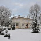 maison landaise enneigée