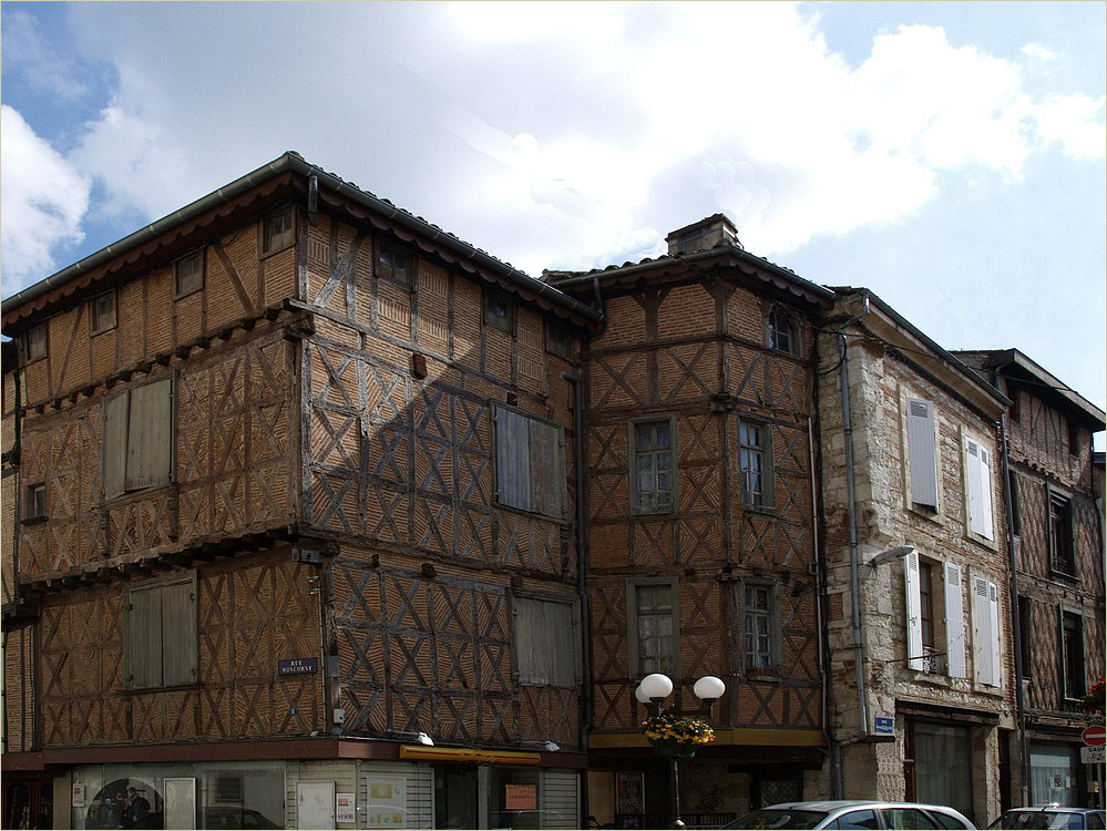 Maisons à colombage dans le vieil Agen - Fachwerkhäuser in dem alten Stadtteil von Agen.