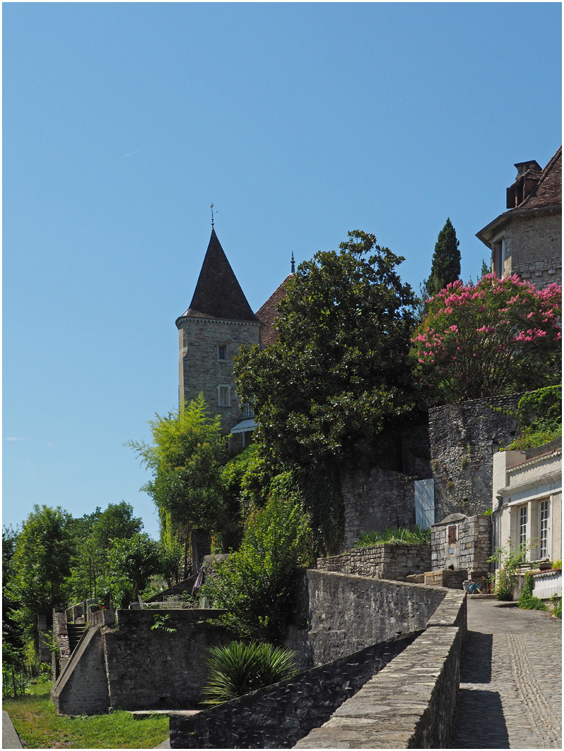 Maisons de la rue Pleguignou  --  Sauveterre de Béarn