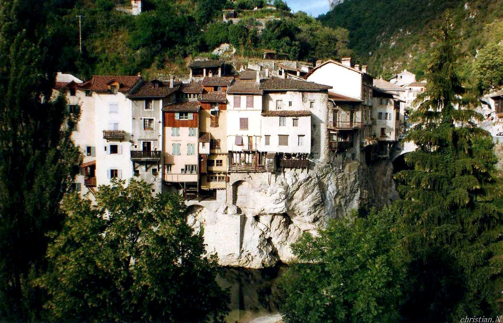 maisons suspendues