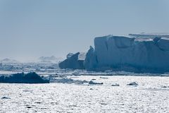 majestätische Eisberge in der Antarktis