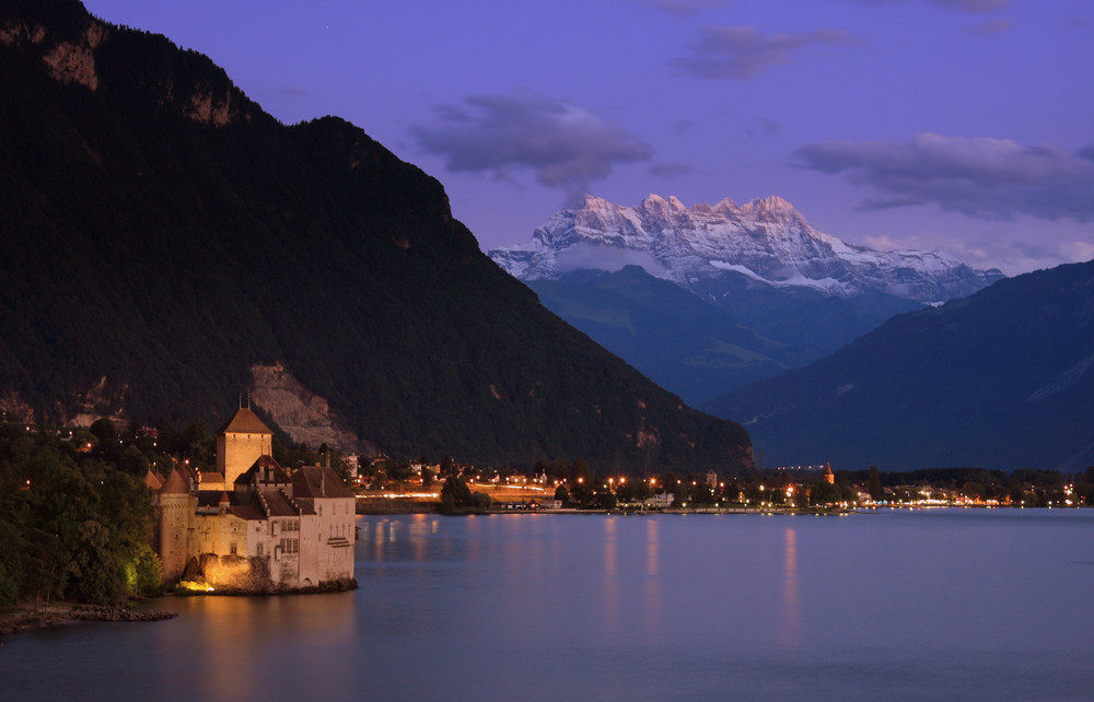 Majestätisches Alpenglühen am Genfersee