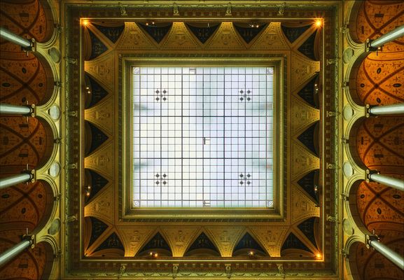 MAK - Blick zur Decke