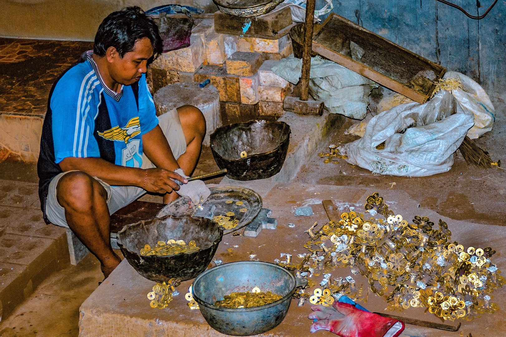 Making Chinese coins for luck