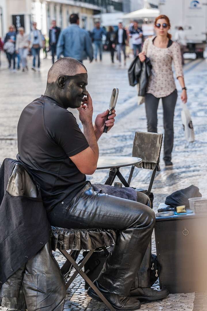 Making of Living Statue