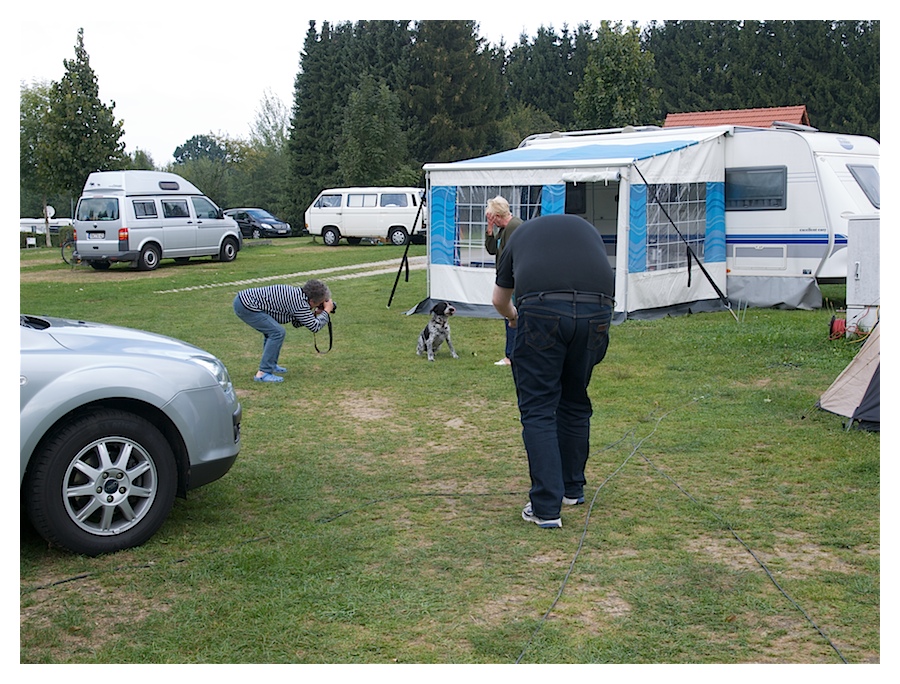 making of - making of - ute fotografiert einen hund