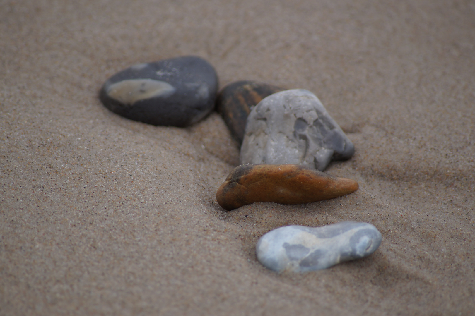 Makro Steine im Sand