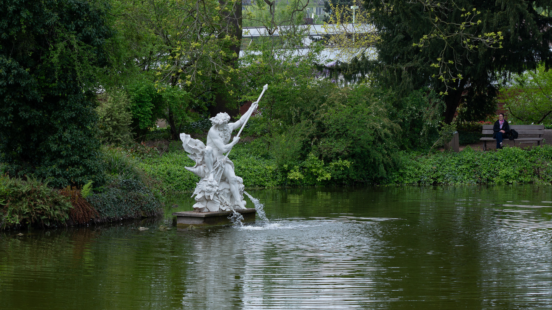 Mal den Neptun im Park beobachten. (Archiv)