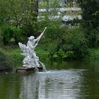 Mal den Neptun im Park beobachten. (Archiv)