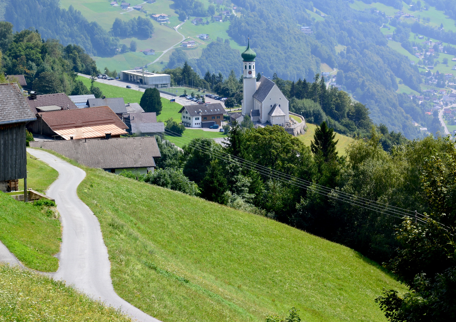 Mal ein anderer Blick auf Bartholomäberg mit seiner wunderschönen Barockkirche …