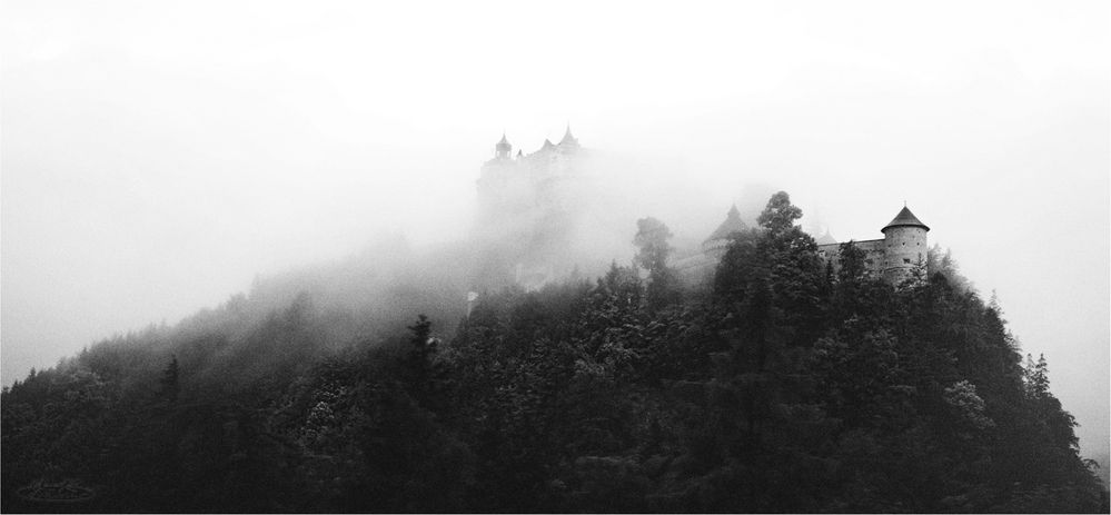 * Mal ’n Blick auf die Burg werfen... *