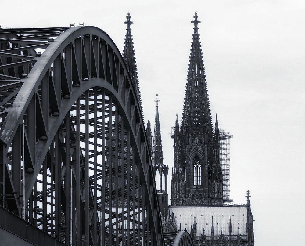 Mal von der anderen Seite......die Brücke zum Dom