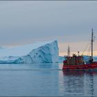 mal wieder ein rotes boot im eis