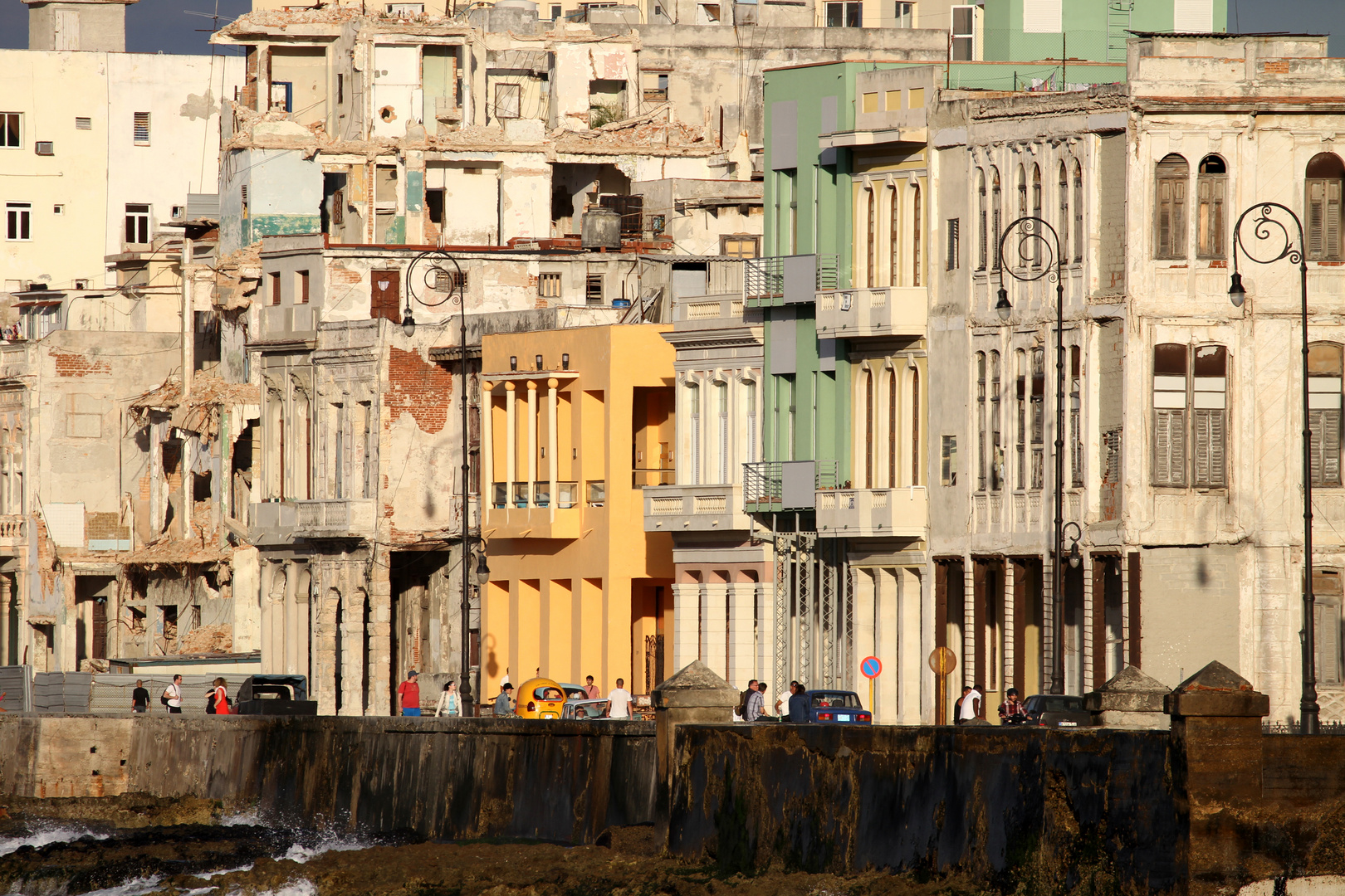 Malacon Häuserfassade in der Abendsonne