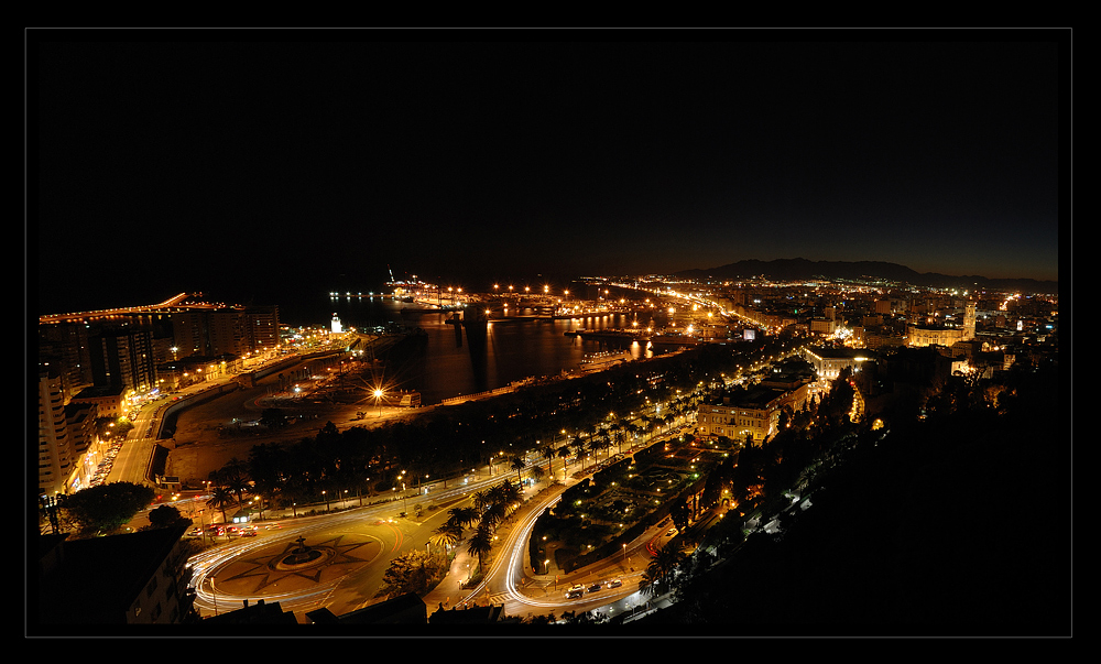 Malaga bei Nacht