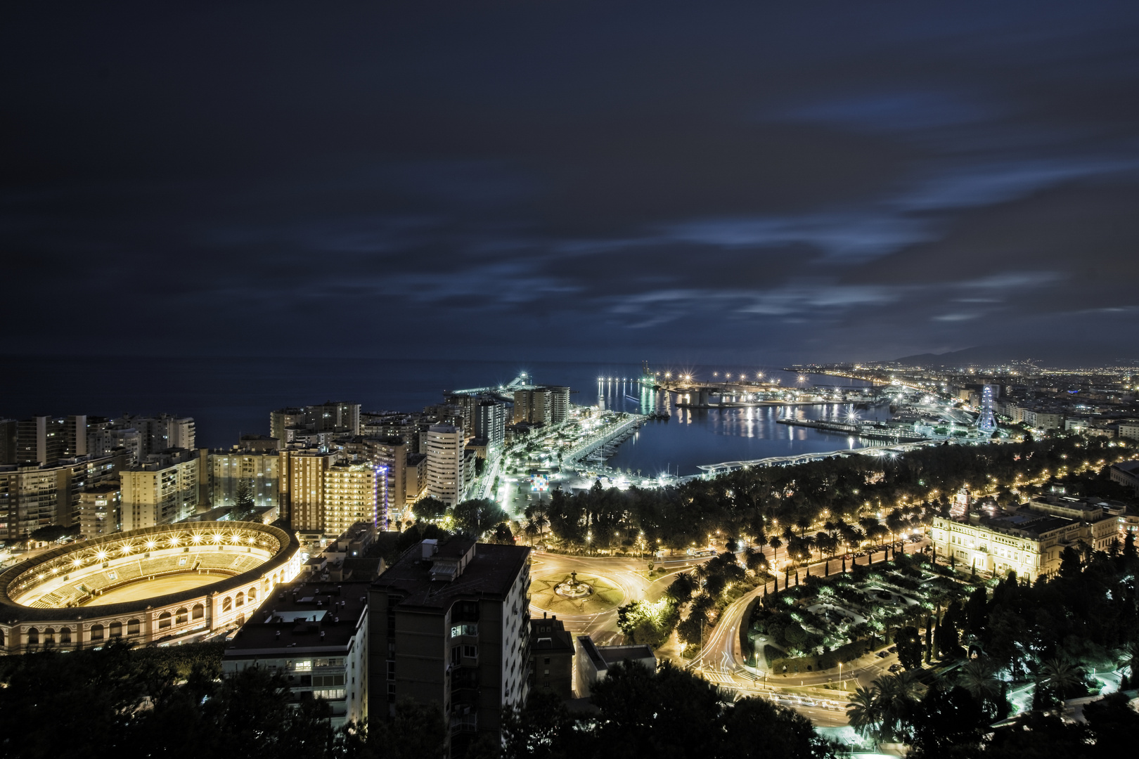 Malaga bei Nacht