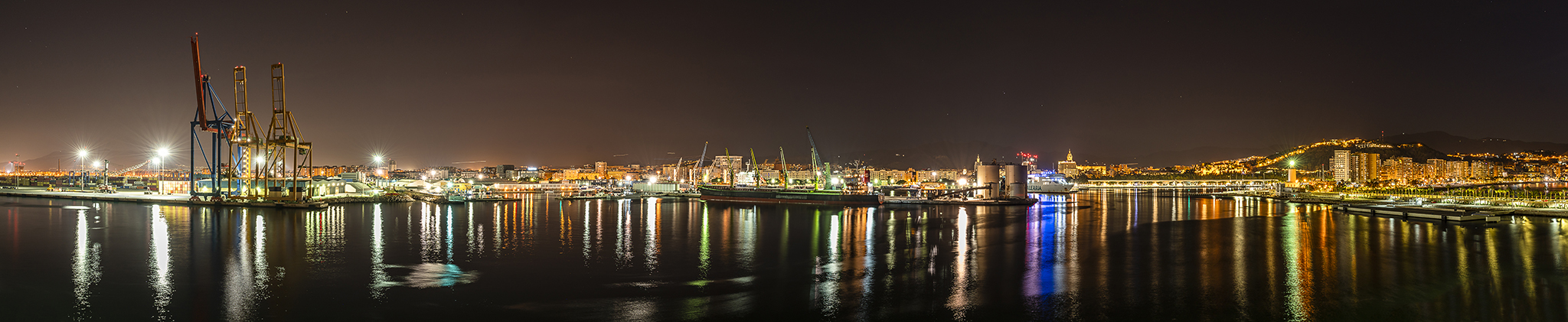 Malaga bei Nacht