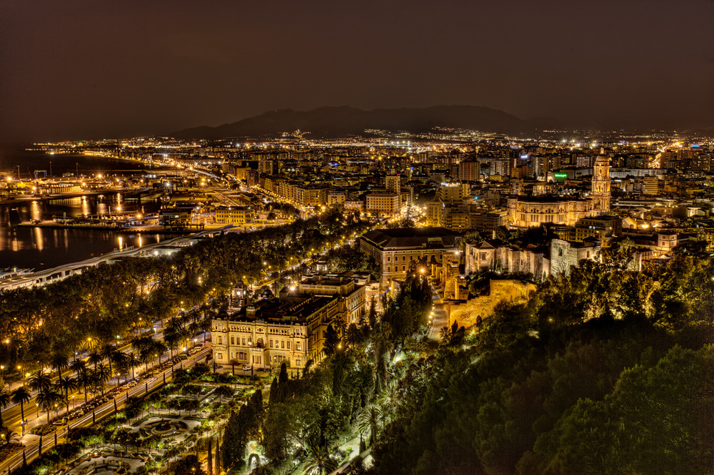 Málaga bei Nacht