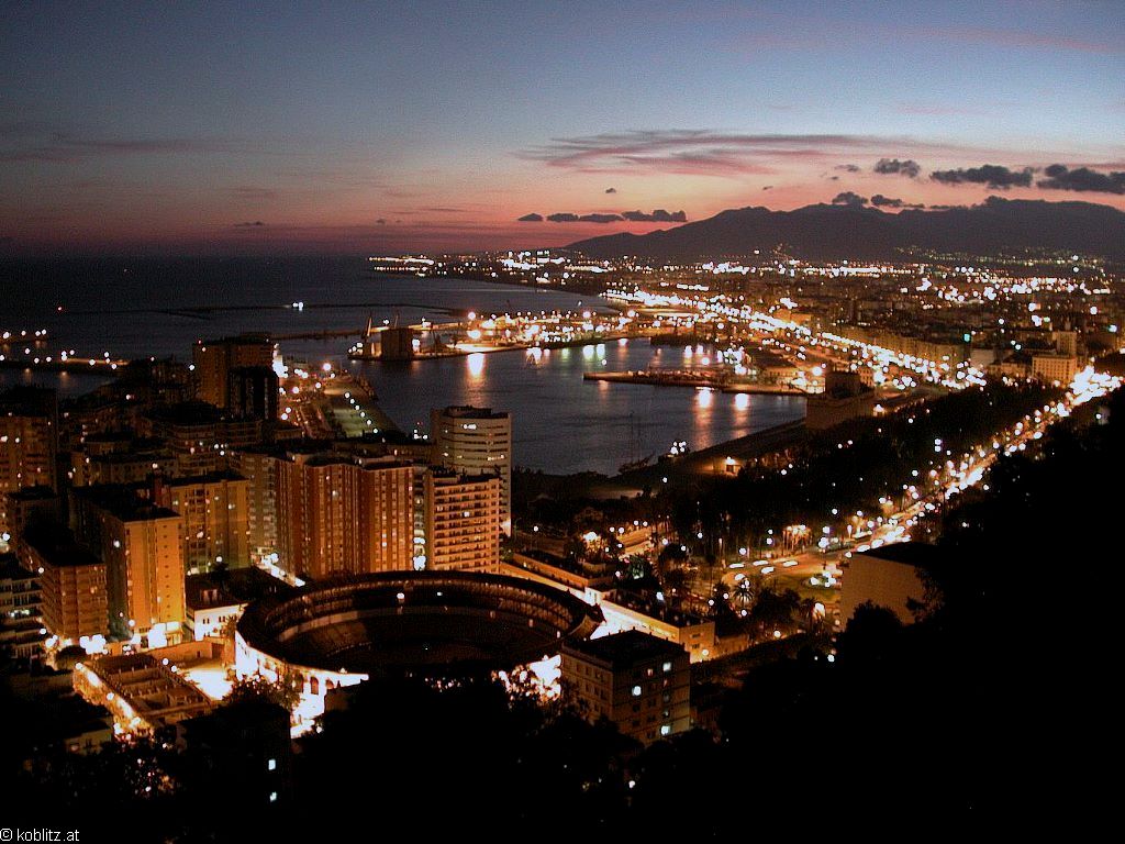 Malaga bei Nacht