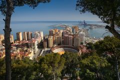 Malaga, Hafen und Stierkampfarena