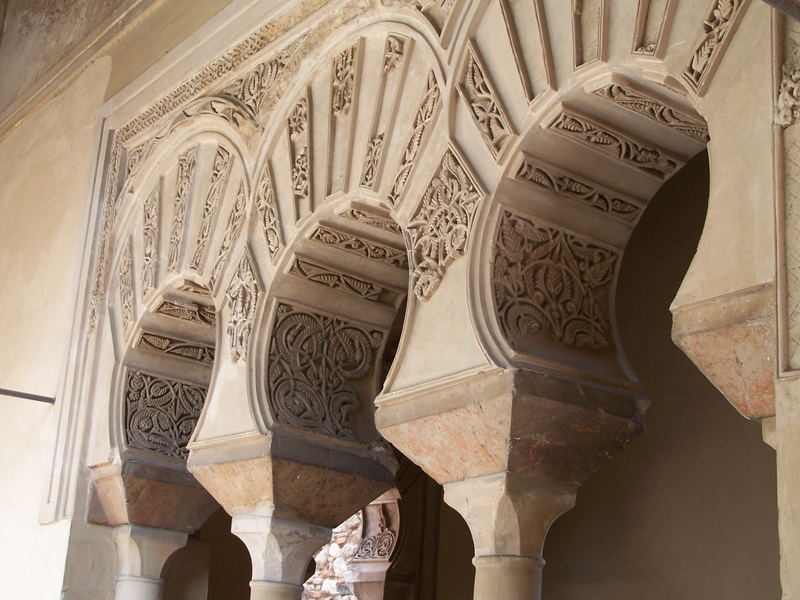 Malaga: la Alcazaba arches