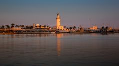 Malaga, Leuchtturm am Hafen