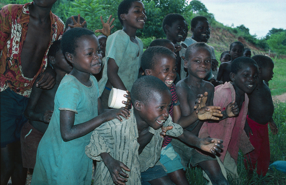 MALAWI hungrige Kinder