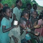 MALAWI hungrige Kinder