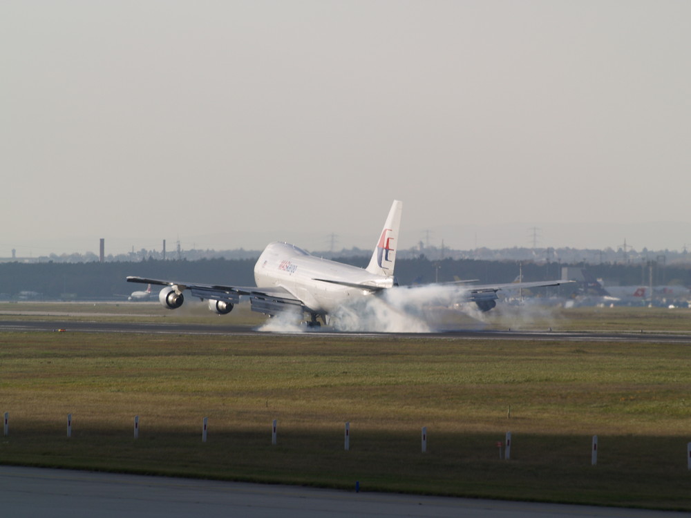 Malaysia Air System kargo Boeing 747-200 F