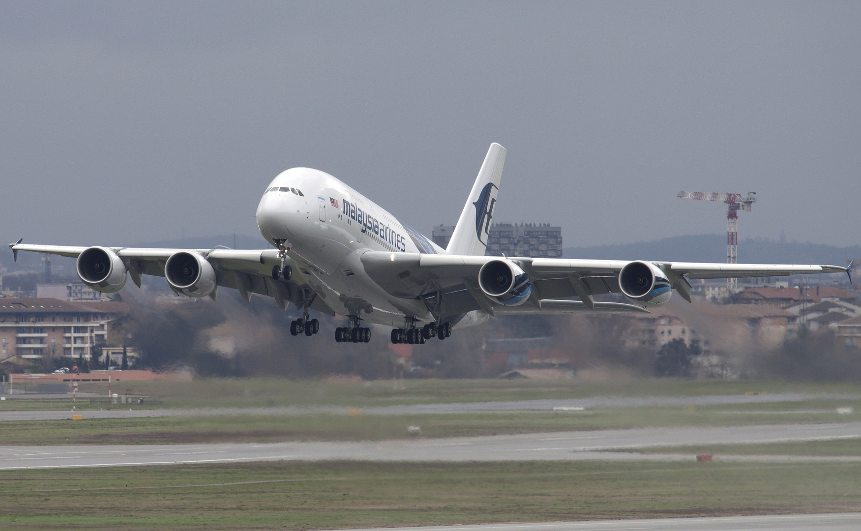 Malaysia Airlines A380 during Take off at Toulouse/Blagnac