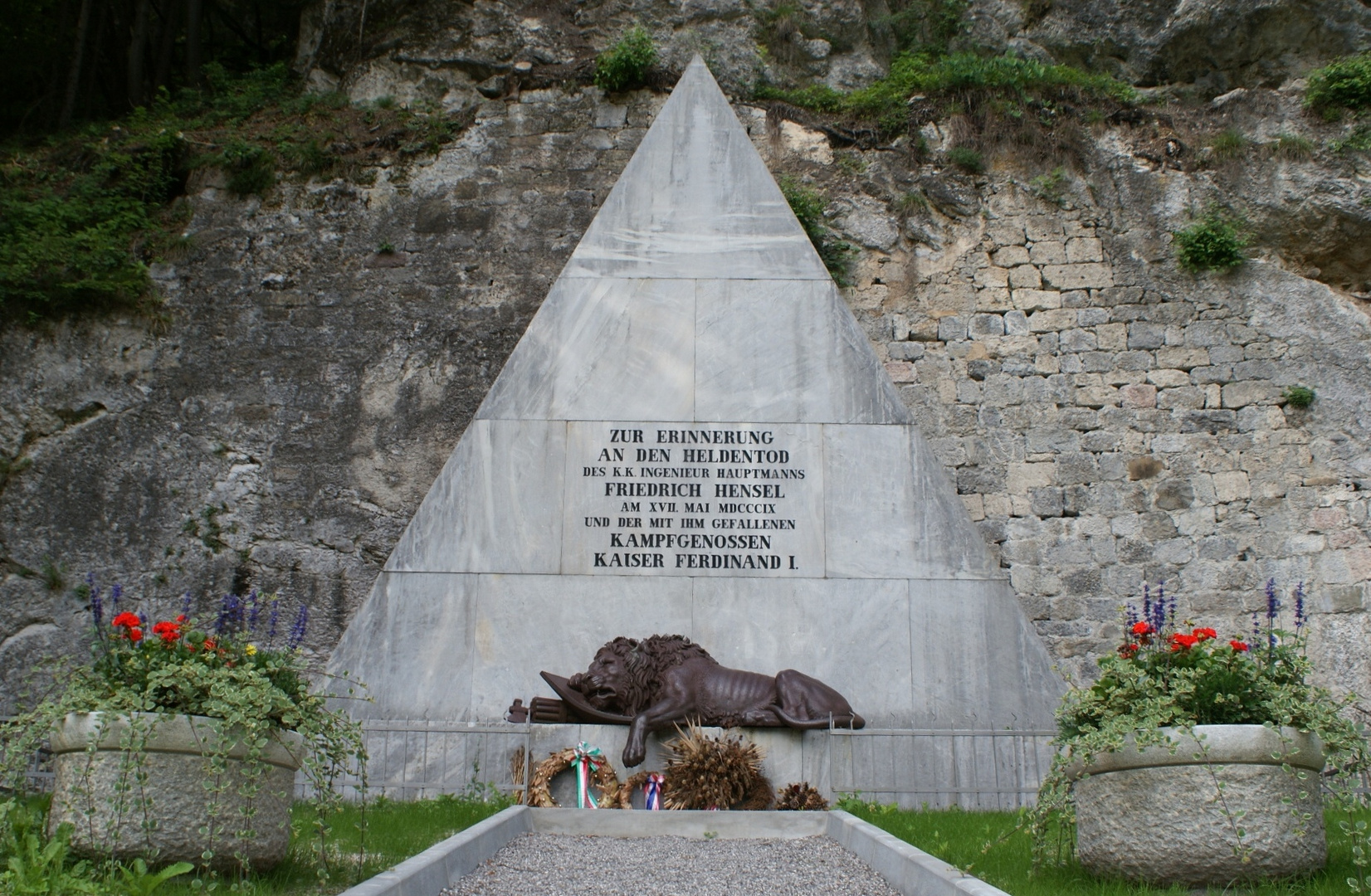 Malborghetto (Friuli, Italia) monumento al capitano Hensel ed ai difensori del forte