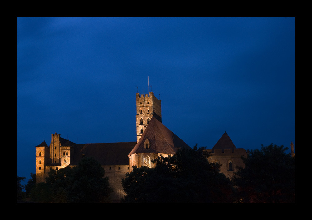 Malbork by night