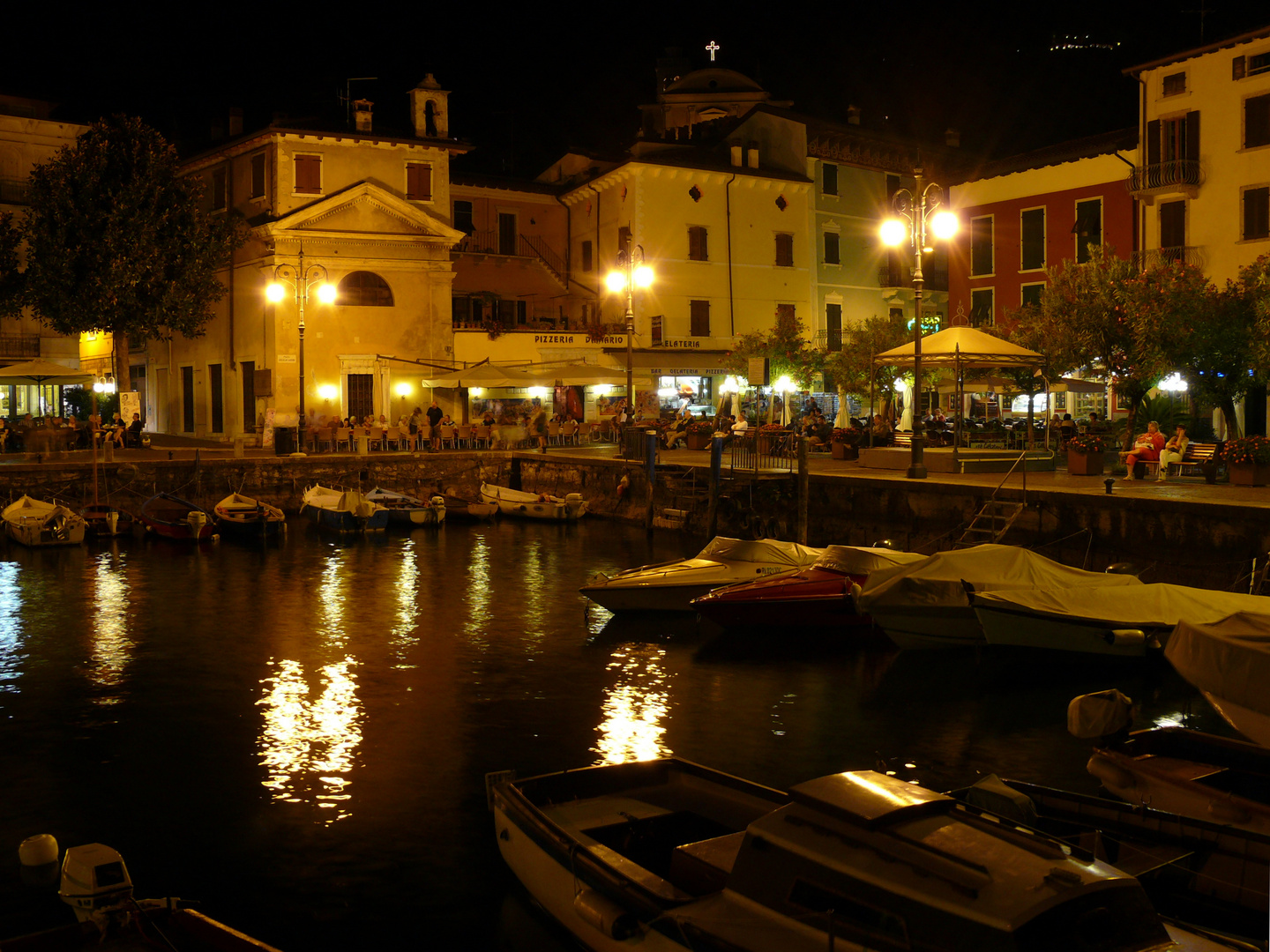 Malcesine (Gardasee), Nacht am Hafen