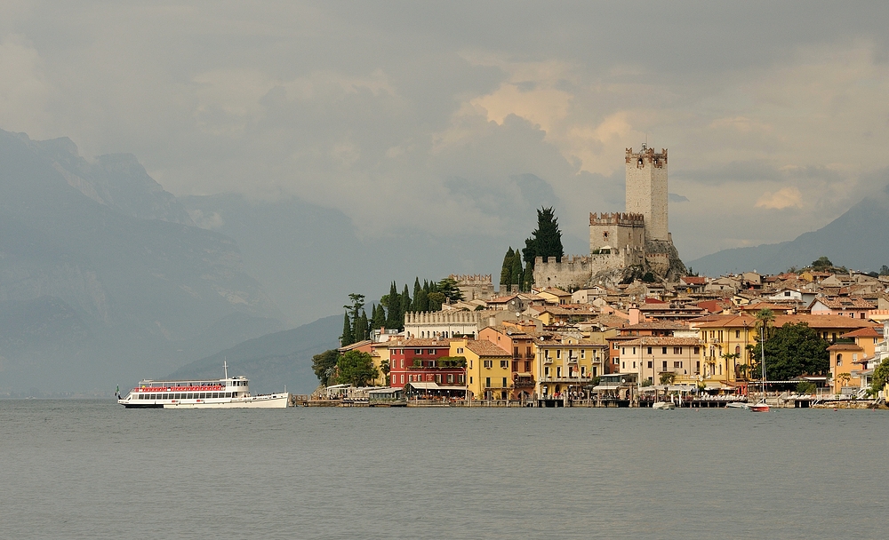 Malcesine mit der weithin sichtbaren Skaligerburg.